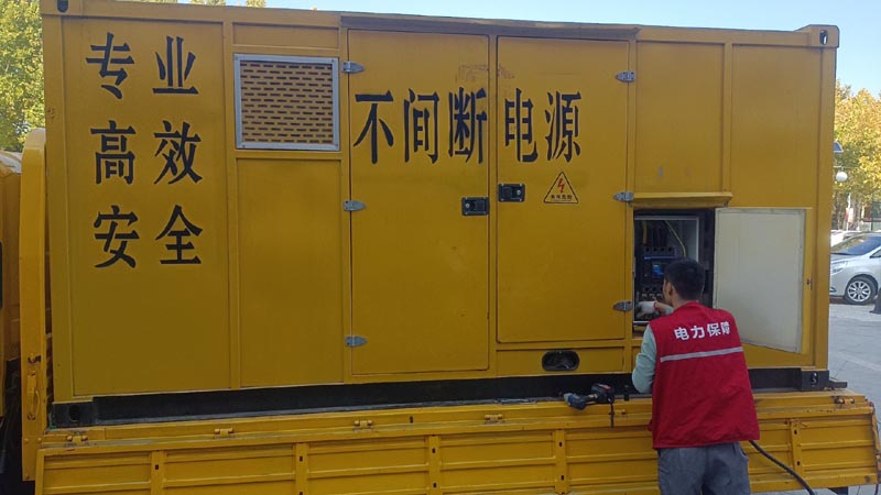 沙河口柴油发电机组和UPS电源配合使用时，如何避免切换过程中的电力中断？